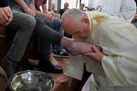 Pape Francois Net Worth: Shocking Truth About Pope Francis' Hidden Wealth. Pope Francis washing and kissing feet.